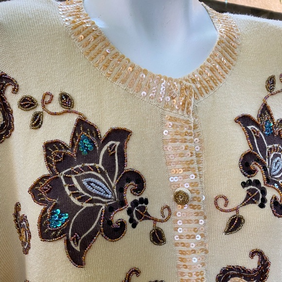 Heavily beaded cardigan sweater - Picture 3 of 11